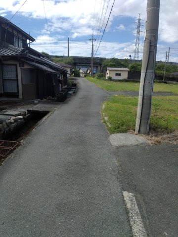 高島市新旭町北畑346坪農地付き土地の前面道路含む現地写真