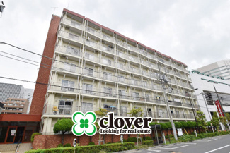 【外観】 | 手入れの行き届いた外壁やエントランスなど、「見ればわかる」レベルで清潔感を保ったマンションです。築年数を感じさせない姿で皆様をお出迎えします。～即日のご見学可能～　お問合せはお気軽にどうぞ。
