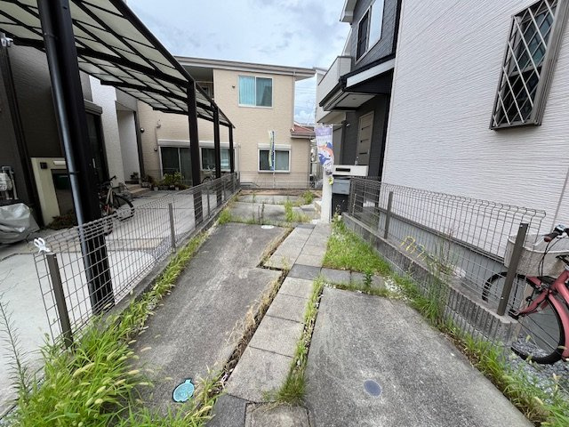 茱萸木3丁目貸家の駐車場