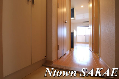 【玄関】 | プレサンス名古屋駅前ヴェルロード | 収納もある玄関です