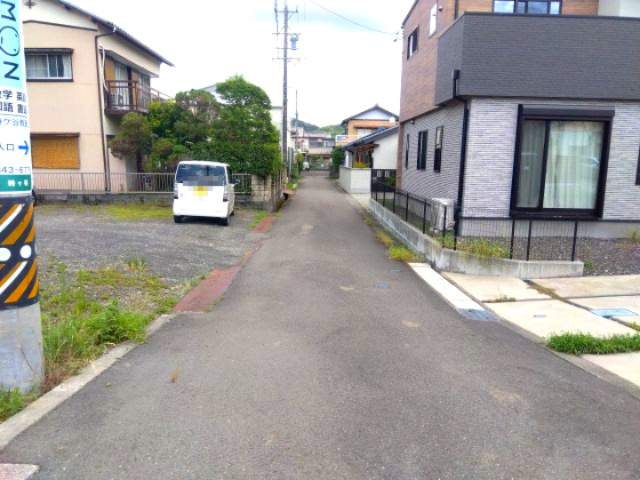 売土地　藤枝市時ケ谷の前面道路含む現地写真|東側の接道です。