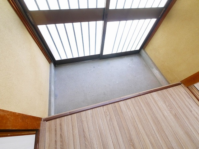 尼辻北町住宅の玄関
