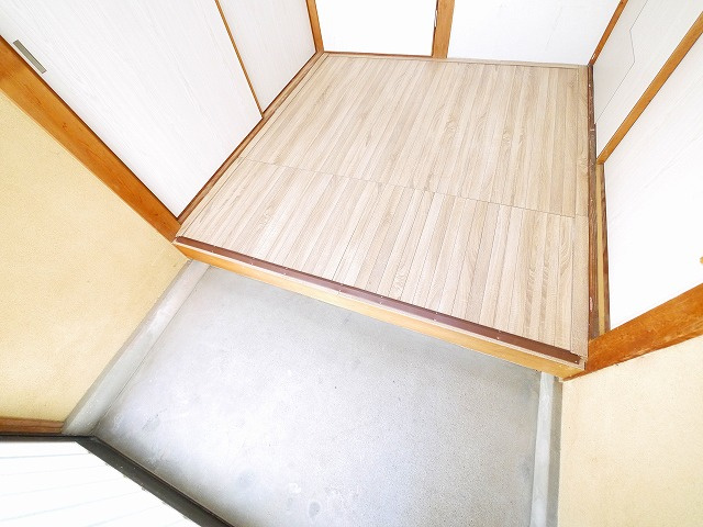 尼辻北町住宅の玄関