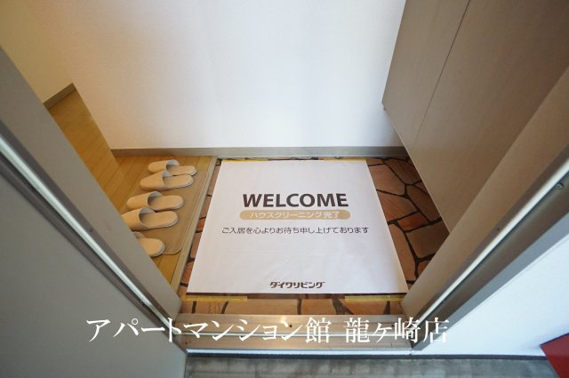 クレスト藤ヶ丘Bの玄関