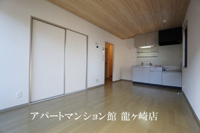 クレスト藤ヶ丘Bの居間・リビング