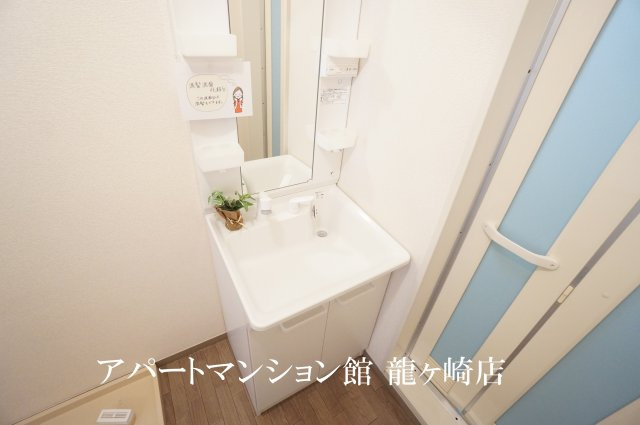 クレスト藤ヶ丘Bの独立洗面台