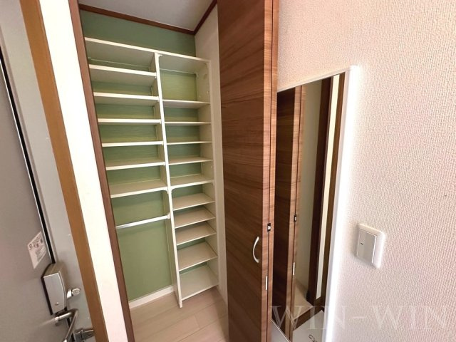 パークハウス鷹丘 C棟の玄関