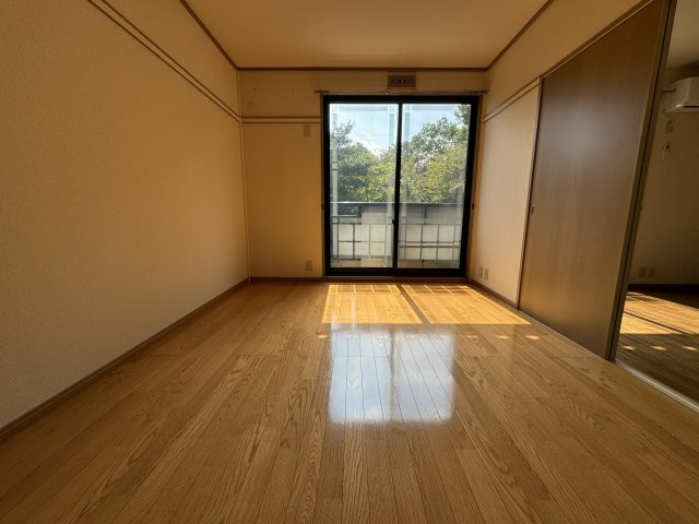 サンハイム井野Ⅱの居間・リビング|洋室６帖