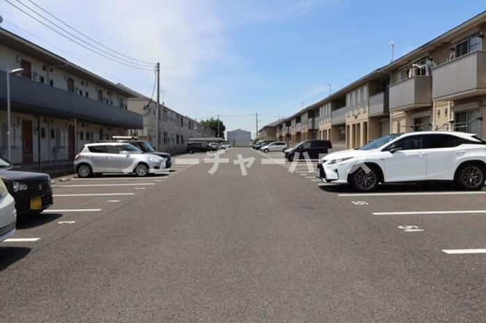 ティアラ　Dの駐車場