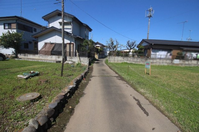 小山市乙女3丁目の前面道路含む現地写真|南側道路（2024年4月撮影）