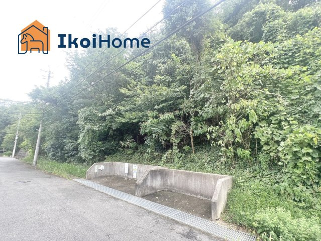 神戸市西区桜が丘東町６丁目　土地の外観|閑静な住宅街に位置する1460坪の広大な土地になります！前面道路は6ｍございますので通行も安心です。