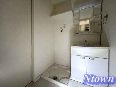 【設備】 | HAL　FLATS | 洗濯機置き場です。