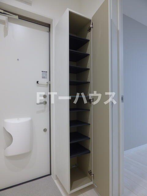 ドムス八千代の玄関