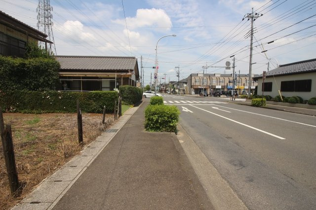 小山市西城南5丁目の前面道路含む現地写真|南東側道路（2024年6月撮影）