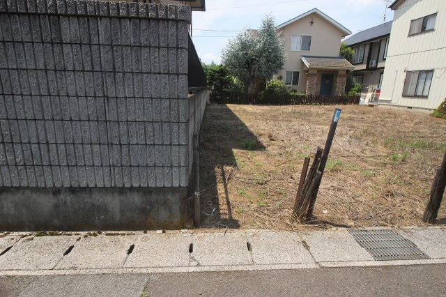 小山市西城南5丁目の外観|南西側との境界部分（2024年6月撮影）