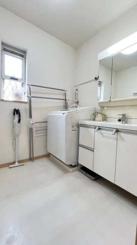 草部　戸建の洗面所