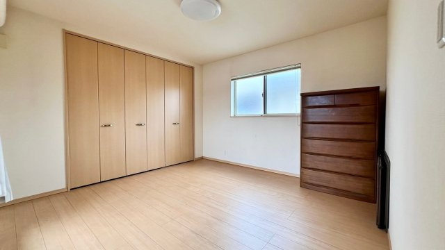 草部　戸建の洋室