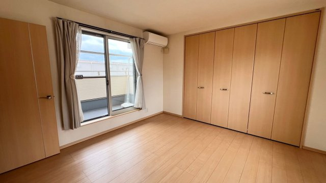 草部　戸建の洋室