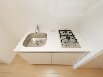 【キッチン】 | アドバンス大阪グロウスⅡ | コンパクトなキッチンで掃除もラクラク