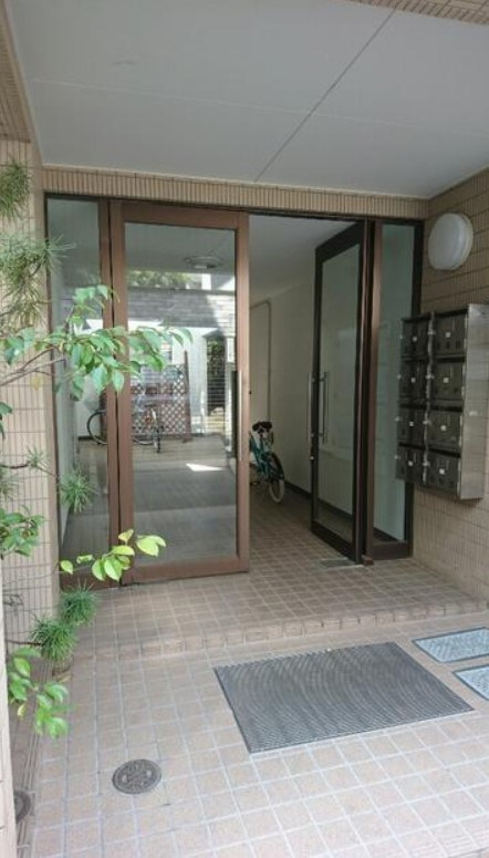 グレースマンションのエントランス
