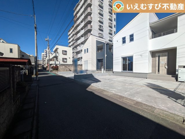 Livele Garden.S　熊谷宮前町第3の前面道路含む現地写真|充分な広さの4ｍ前面道路
間口が広くお車の出し入れも問題なく行えるスペースが確保されています♪
