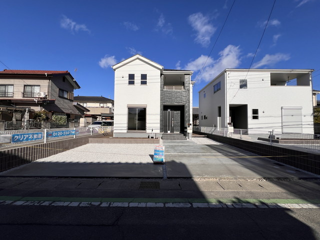 新築　前橋市稲荷新田町　Livele Garden.S　1号棟の駐車場|現地写真　駐車スペースは並列2台分可能です！					
