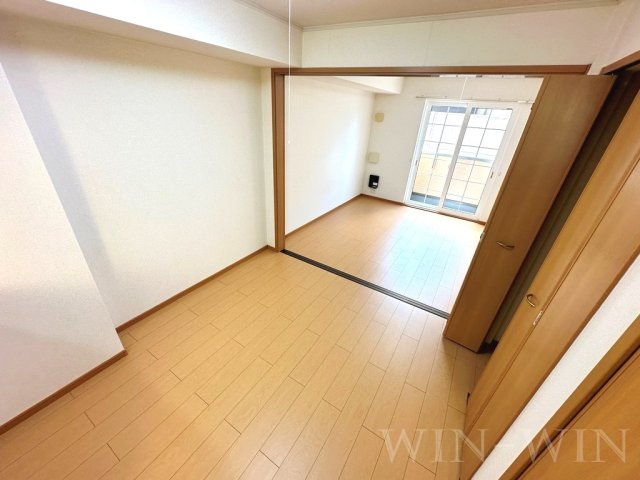 サンリット Bの居間・リビング