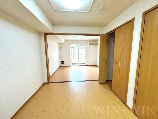 サンリット Bの居間・リビング