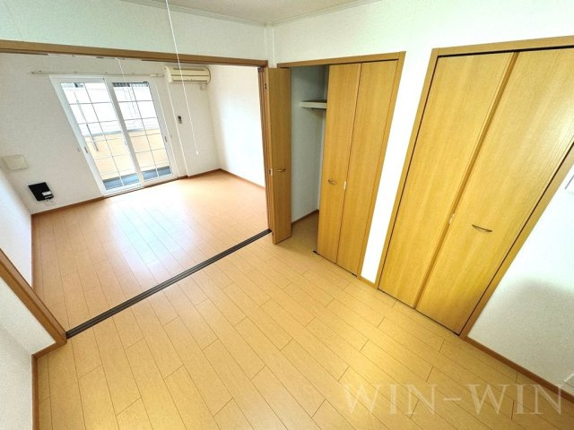 サンリット Bの居間・リビング