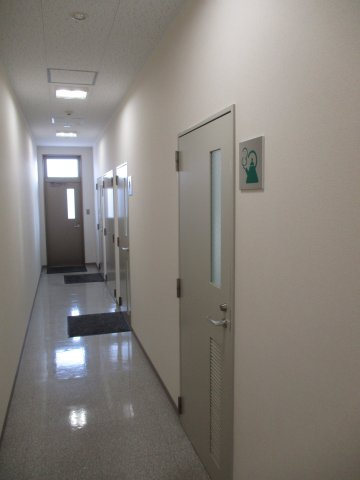 泉都ビルのロビー|清潔なロビーです