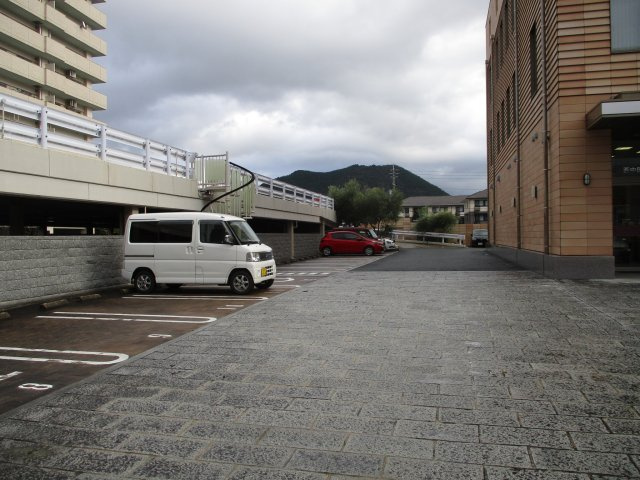 泉都ビルの駐車場|駐車場があります