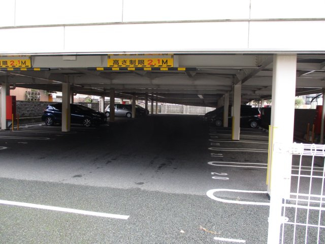 泉都ビルの駐車場|駐車場に車を止められます
