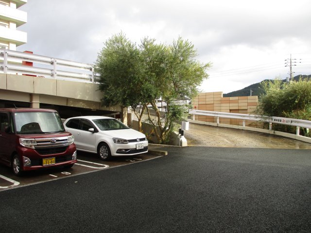 泉都ビルの駐車場|駐車場に車を止められます