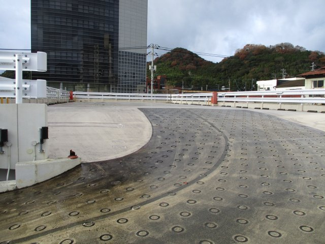 泉都ビルの駐車場|駐車場に車を止められます