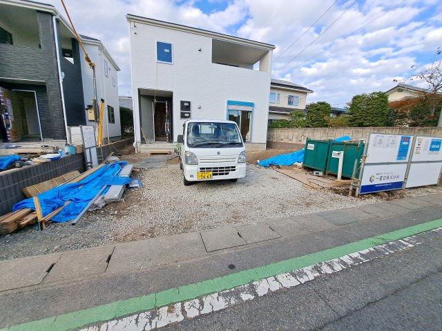 新築　前橋市稲荷新田町　Livele Garden.S　2号棟の駐車場|現地写真　駐車スペースは並列2台分可能です！					
