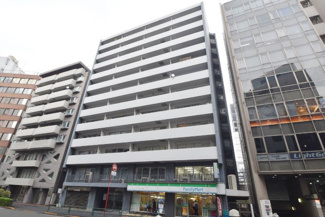 【外観】 | 私たち不動産業スタッフは、よく「いい面構えの建物です」「雰囲気ありますねえ」という言葉を使いますが、当マンションもまさにそのような姿で佇んでいます。～即日のご見学可能～　お問合せはお気軽にどうぞ。