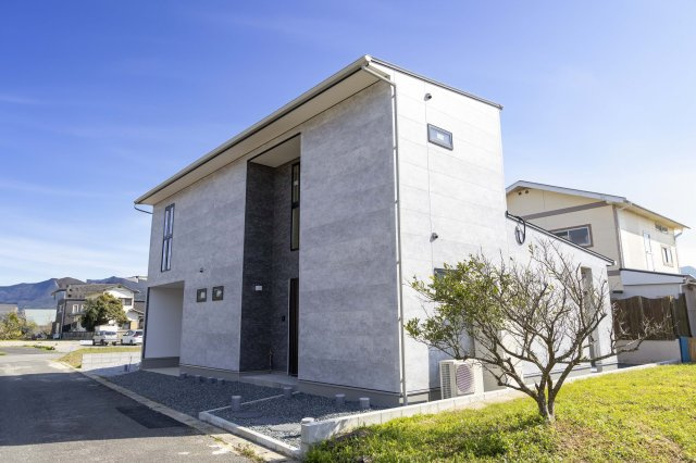 糸島 志摩小金丸 HACOGAIの外観|太陽光パネルと蓄電池は標準装備です。電気代を大幅に節約可能。