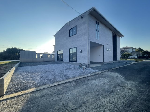 糸島 志摩小金丸 HACOGAIの外観|外壁はKMEW最新モデルを採用。太陽光、蓄電池、ZEH相当