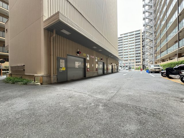 ライオンズステージキャピタルイーストの駐車場|機械式の駐車場も完備※空き状況は要確認