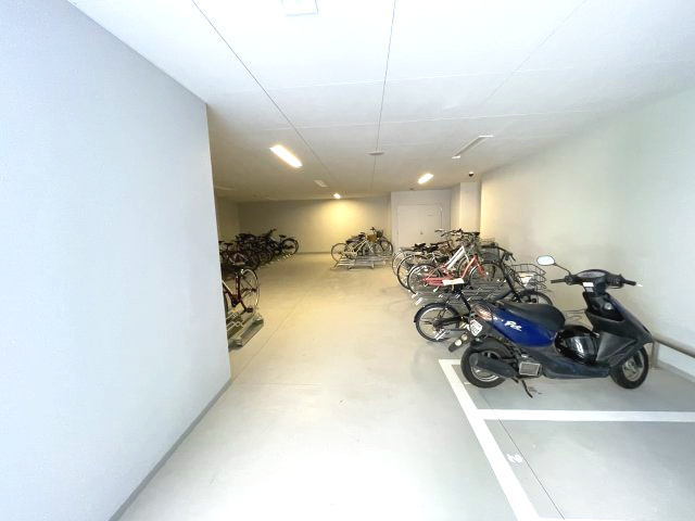 スプランディッド中之島WESTの駐車場
