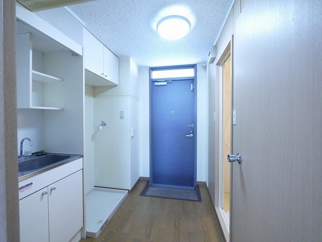 レオパレス冨田の玄関|ゆったりとした玄関です