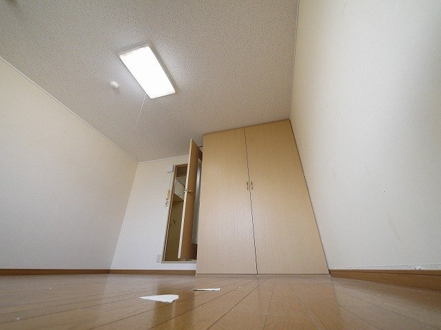 レオパレス冨田の洋室