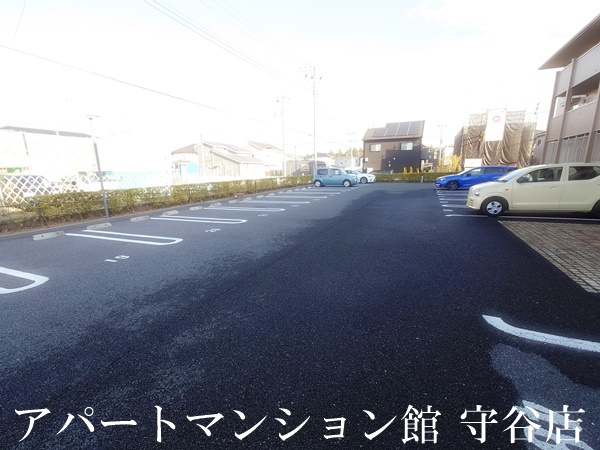 アルカディアAB Bの駐車場