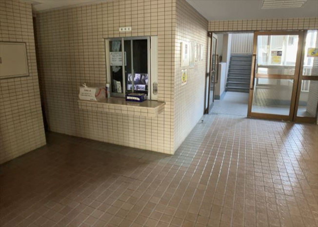 【その他共用部分】 | 愛甲石田ダイヤモンドマンション | ラウンジは、マンションの共用スペースに椅子やテーブルなどを配置した利用者が寛げる空間です。屋内型ラウンジと屋外型ラウンジがあります。共用部分の管理状況と合わせて、詳細については現地でご確認ください。