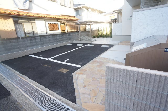 フジパレス宝塚小林Ⅱ番館の駐車場