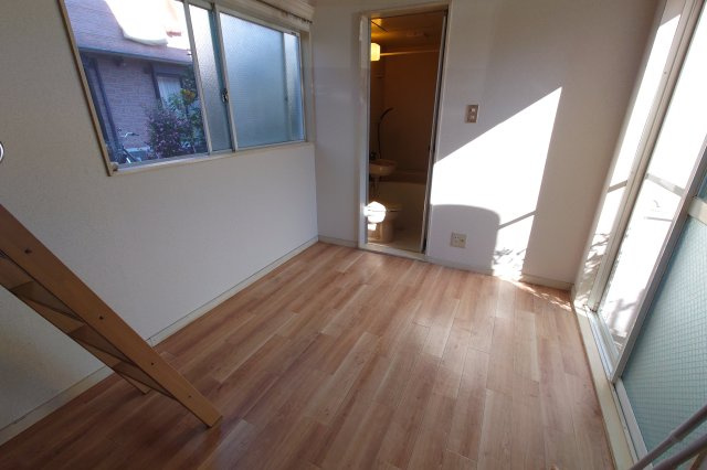 パレス東大宮の居間・リビング