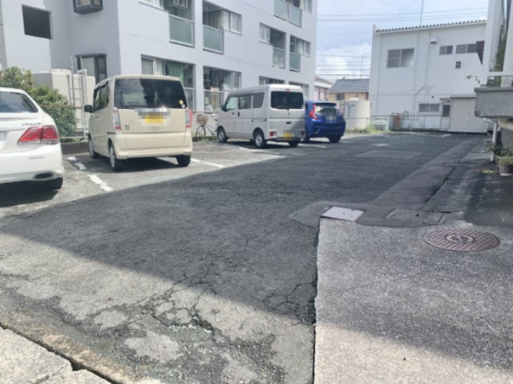 サンヴィラ佐鳴台　中央区佐鳴台１丁目の駐車場|１台分の駐車場付きです。