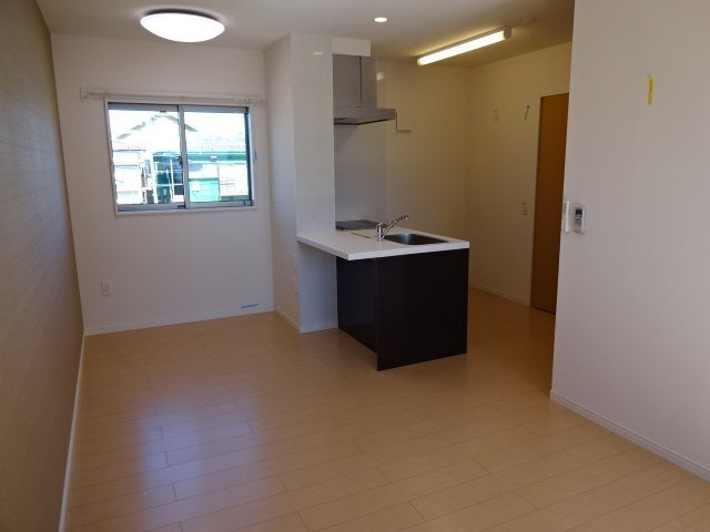 シャインガーデンの居間・リビング