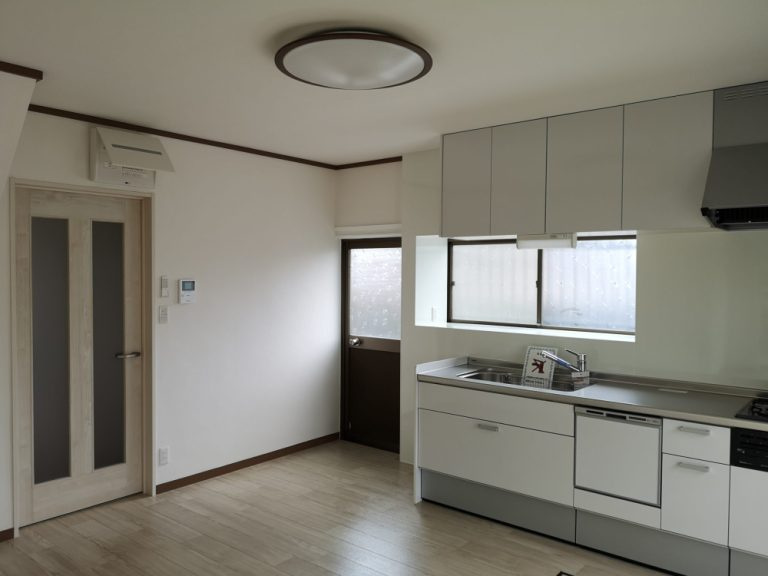 下伊台中古戸建のキッチン