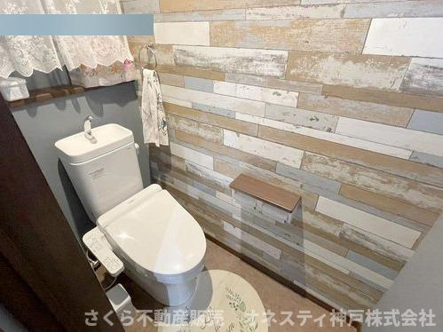 神戸市西区二ツ屋1丁目　中古戸建のトイレ|1階トイレ(TOTO製)、お手入れが楽なフチなし、節水型、洗浄音の静かなタイプです♪